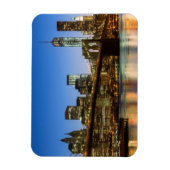 Manhattan und Brooklyn Bridge bei Dämmerung Magnet (Vertikal)