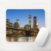 Manhattan und Brooklyn-Brücke an der Dämmerung Mousepad (Mit Mouse)
