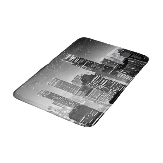 Manhattan Unter den Sternen in Schwarz und Weiß Badematte (Schrägansicht)