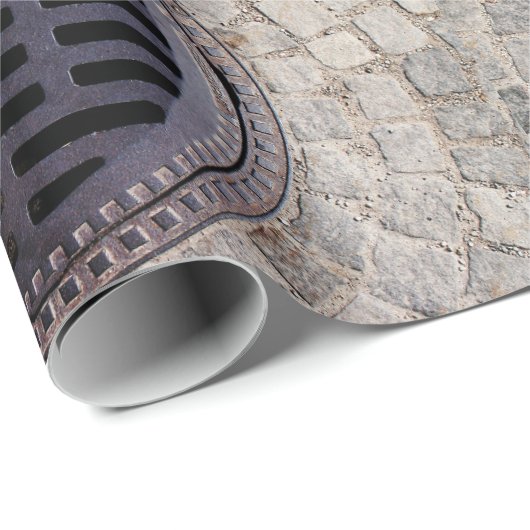 Manhole-Abdeckung und Kopfsteinpflasterstraße Geschenkpapier (Rolleneckpunkt)