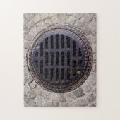 Manhole-Abdeckung und Kopfsteinpflasterstraße Puzzle (Vertikal)