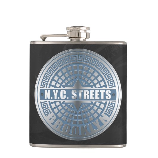 Manhole Cover Brooklyn Blue Flachmann (Vorderseite)