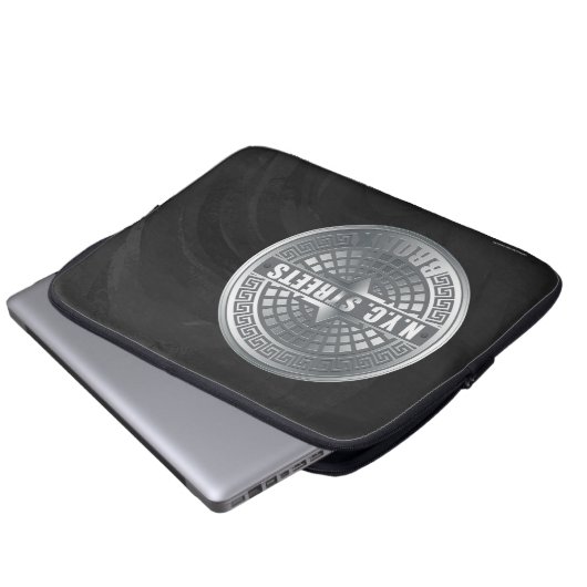 Manhole Covers Bronx Laptopschutzhülle (Vorne Knopf)