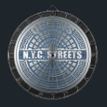 Manhole Covers Queens Dartscheibe<br><div class="desc">NYC Streets Manhole Cover Queens Trikots, Geschenke und Zubehör, zu Ihnen von Imagine That gebracht! Das Design liegt im Herzen von Manhattan und zeichnet sich durch unser originelles Design eines frühen New Yorker Manhole Covers aus, mit den Worten in der Mitte, N.Y.C. Streets, und dem Wort Queens, gebogen an der...</div>