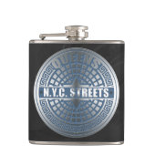 Manhole Covers Queens Flachmann (Vorderseite)