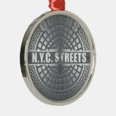 Manhole Covers Queens Silbernes Ornament (Rechts)