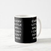 Manifestation Magic Schwarzes Zitat, minimalistisc Kaffeetasse (VorderseiteRechts)