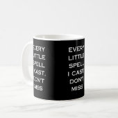 Manifestation Magic Schwarzes Zitat, minimalistisc Kaffeetasse (Vorderseite Links)