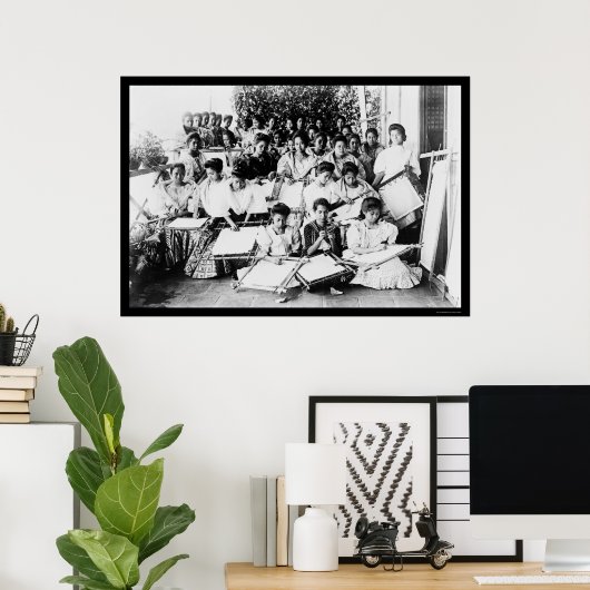 Manila Embroidery Class 1901 Poster (Heimbüro)