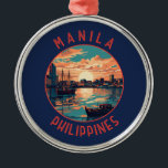 Manila Philippines Retro Distressed Circle Ornament Aus Metall<br><div class="desc">Manila Retro Vektor Reise Design. Manila,  die Hauptstadt der Philippinen,  ist eine dicht besiedelte Bajoradenstadt auf der Insel Luzon,  die spanische Kolonialarchitektur mit modernen Wolkenkratzern verbindet.</div>