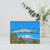 Manitou Springs Sign Framing Pikes Peak, Colorado Postkarte (Stehend Vorderseite)