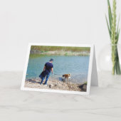 Mann am Fluss mit Hund Karte (Vorderseite)