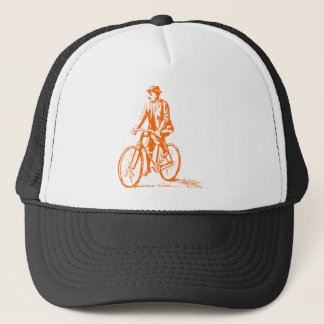 Mann auf dem Fahrrad - Orange Truckerkappe