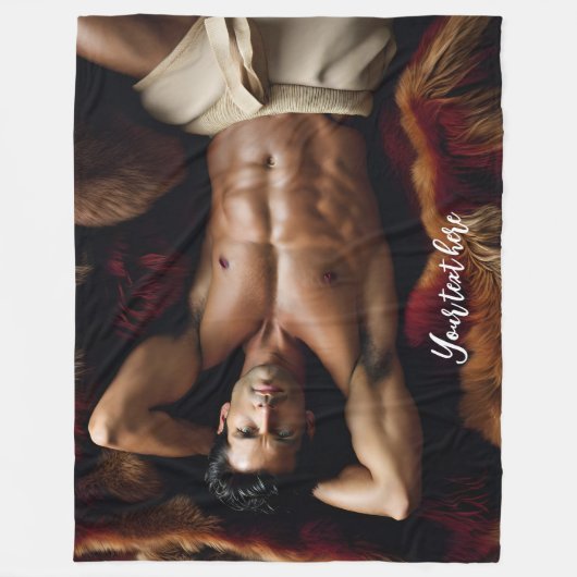 Mann auf der Bärenruge Fleecedecke (Vorderseite)