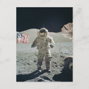 Mann auf der Mondpostkarte Postkarte