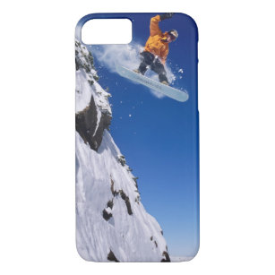 Mann auf einem Snowboard springt von einem Korn Case-Mate iPhone Hülle