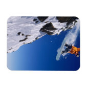 Mann auf einem Snowboard springt von einem Kornfle Magnet (Horizontal)