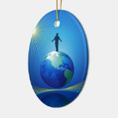 Mann auf Globe Keramik Ornament (Links)