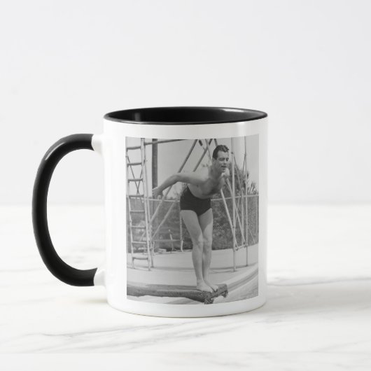 Mann auf Sprungbrett Tasse (Links)
