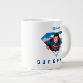 Mann aus Stahl im Flug Jumbo-Tasse (Vorderseite Rechts)