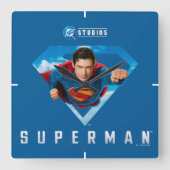 Mann aus Stahl im Flug Quadratische Wanduhr (Vorderseite)