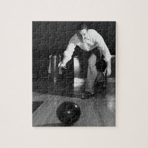 Mann beim Bowling Puzzle