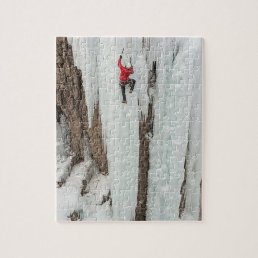 Mann beim Eisklettern, Colorado Puzzle (Vertikal)