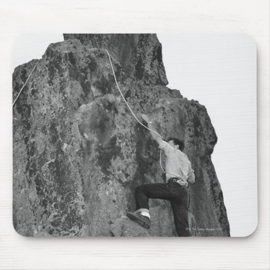 Mann beim Klettersteigen Mousepad (Vorne)