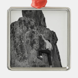 Mann beim Klettersteigen Ornament Aus Metall