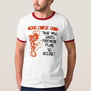 Mann, das Feuerwerk riechen T-Shirt