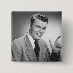 Mann, der 2 zeigt button