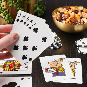 Mann, der Akkordeon spielt Spielkarten
