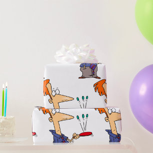 Mann, der auf einem Boot Kugeln knallt Geschenkpapier