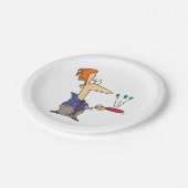 Mann, der auf einem Boot Kugeln knallt Pappteller (Schrägansicht)