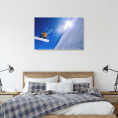 Mann, der auf einem Snowboard durch die Luft flieg Leinwanddruck (Insitu (Schlafzimmer))