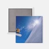 Mann, der auf einem Snowboard durch die Luft flieg Magnet (Vorderseite/Rückseite)