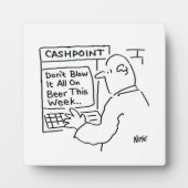 Mann, der Bargeld an einem Geldautomaten abzieht.  Fotoplatte (Vorderseite)