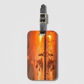 Mann, der bei Sunset am Strand läuft Gepäckanhänger (Vorderseite Vertikal)