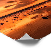 Mann, der bei Sunset am Strand läuft Poster (Ecke)