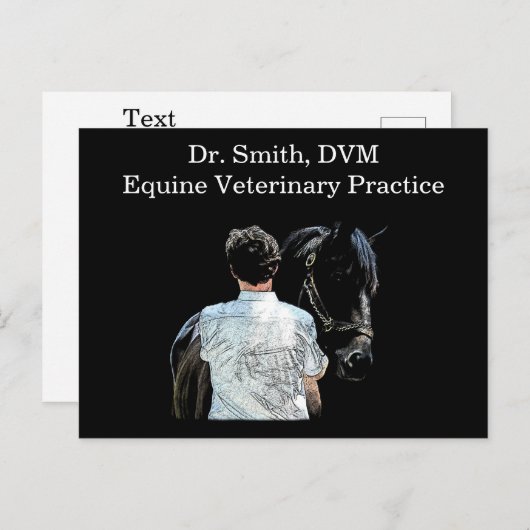 Mann, der die schwarze Postkarte des Pferdes hält (Vorne/Hinten)