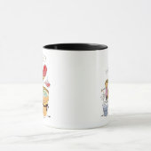 Mann, der eine eingemachte Pflanze wässert Tasse (Zentrum)