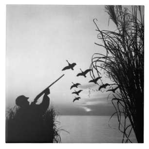 Mann, der Enten jagt Fliese