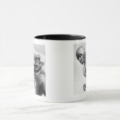 Mann, der Fußball 3 spielt Tasse (Zentrum)