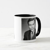 Mann, der Gesicht macht Tasse (VorderseiteRechts)