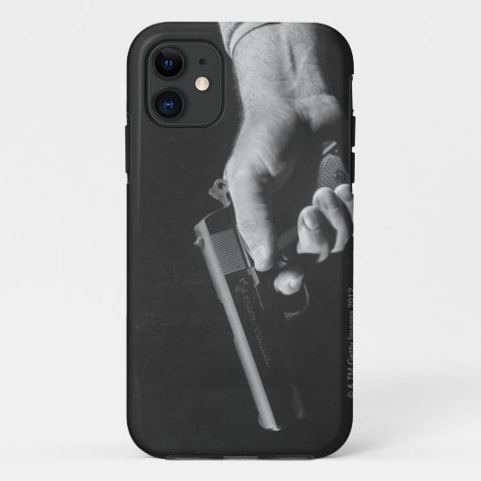 Mann, der Gewehr hält Case-Mate iPhone Hülle (Rückseite)