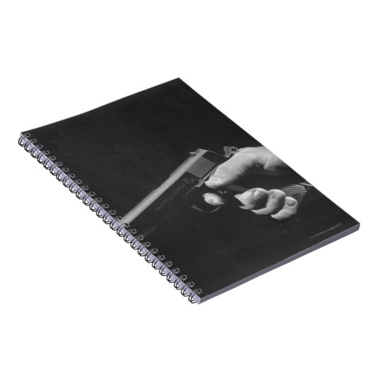 Mann, der Gewehr hält Notizblock (Rechte Seite)