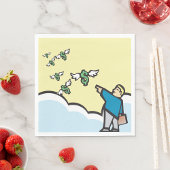 Mann, der mit Flügeln auf Geld zeigt Serviette