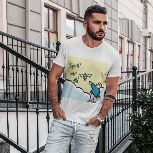 Mann, der mit Flügeln auf Geld zeigt T-Shirt