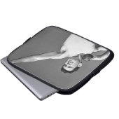Mann, der Shotput wirft Laptopschutzhülle (Vorne Knopf)