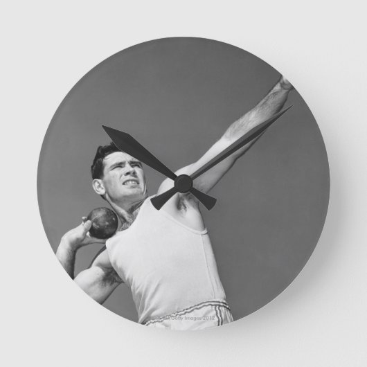 Mann, der Shotput wirft Runde Wanduhr (Vorderseite)